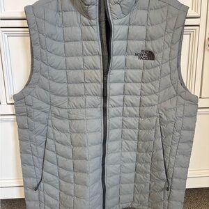 The North Face Men's Light Gray Quilted Insulated Vest